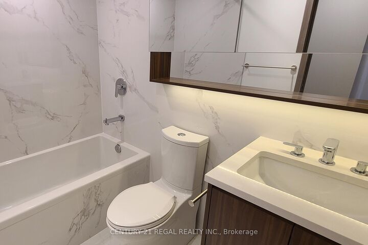 Property Photo:  38 Widmer Street 811  ON M5V 0P7 