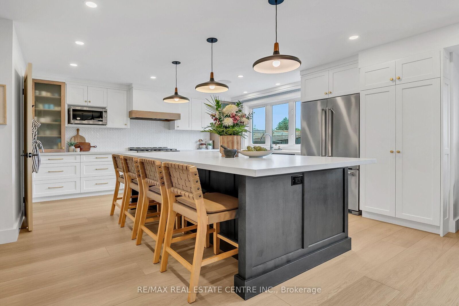 Photo de la propriété:  217 Jones Road  ON L8E 5J4 