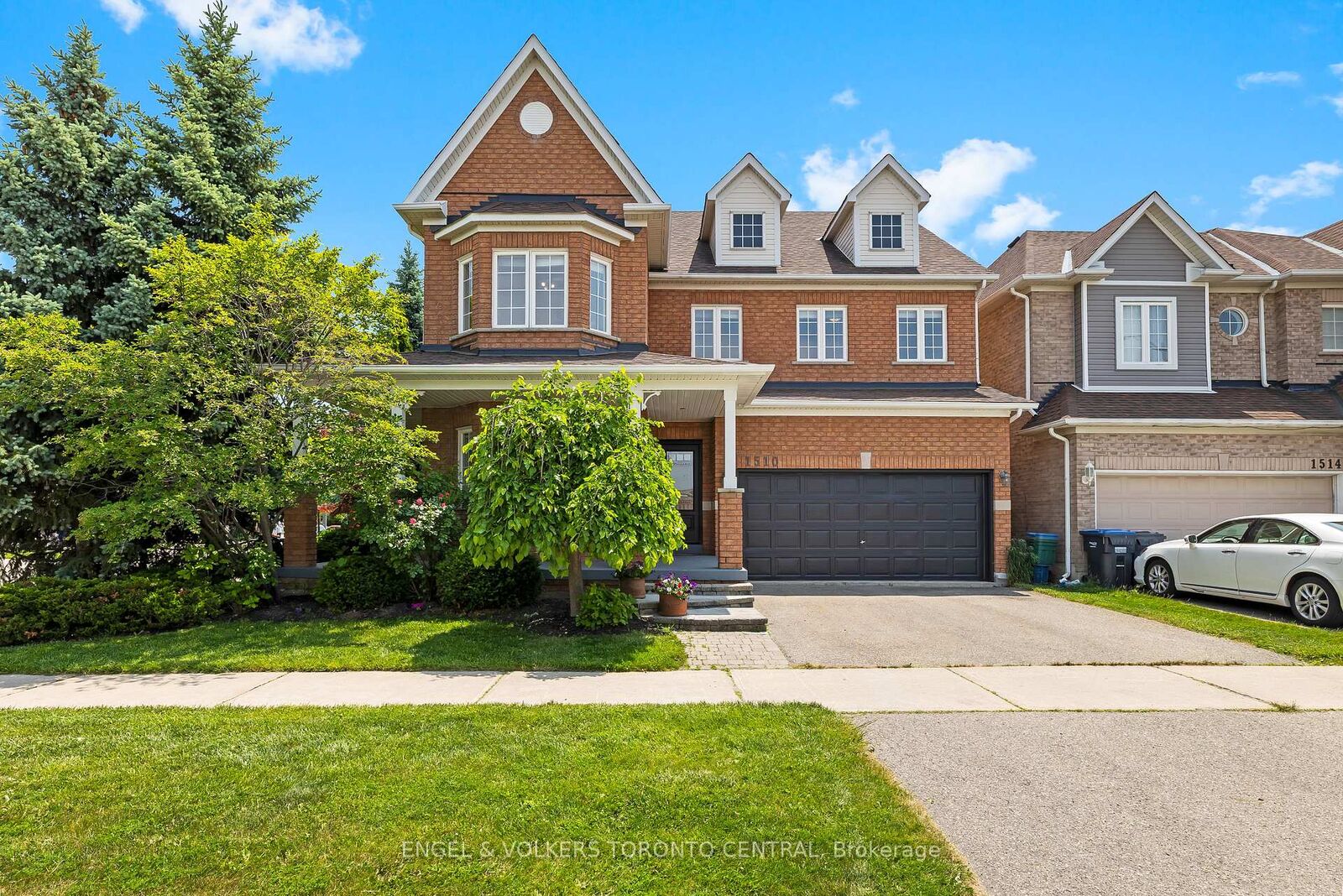 Property Photo:  1510 Samuelson Circle  ON L5N 8A2 