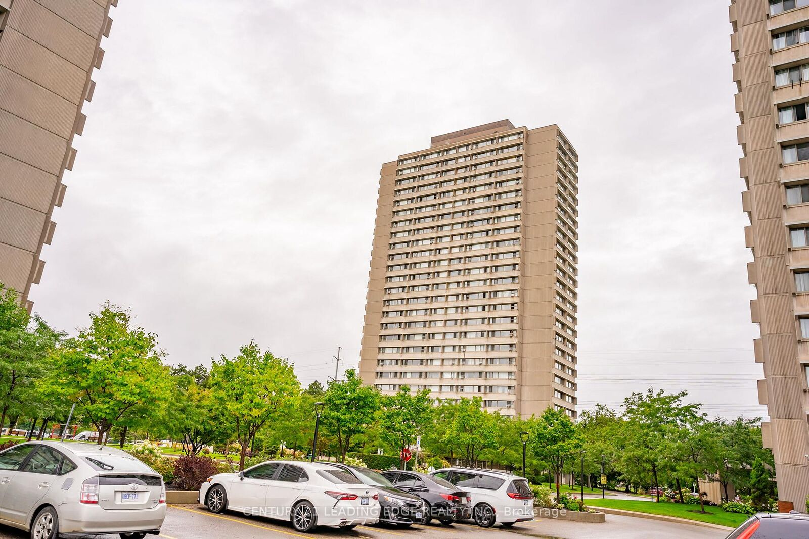 Property Photo:  735 Don Mills Road 2407  ON M3C 1T1 