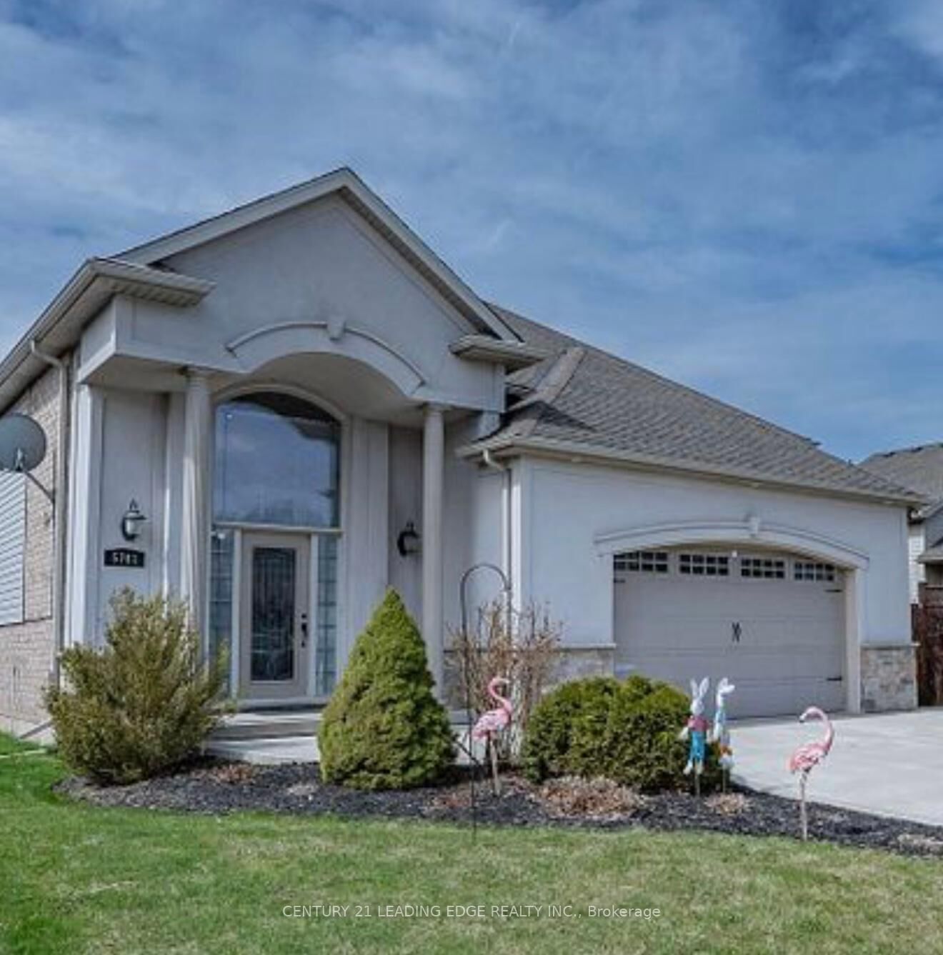 Property Photo: 5761 Ironwood Street ON L2H 0G4