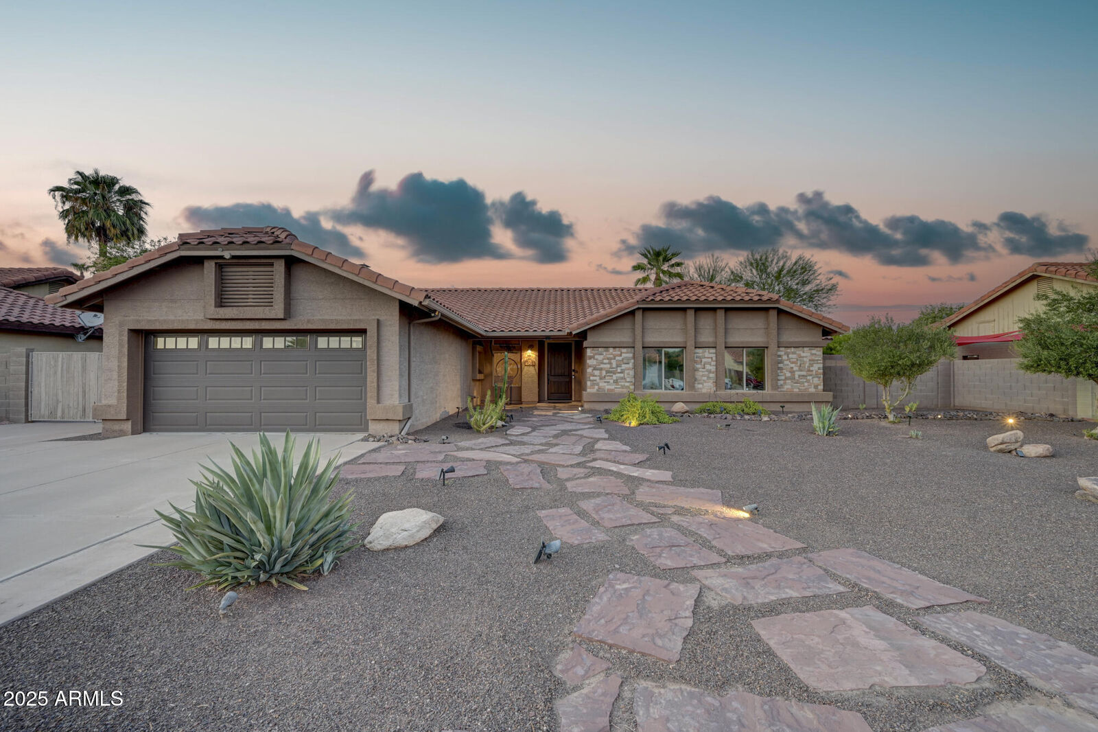 Property Photo:  938 E Knight Lane  AZ 85284 