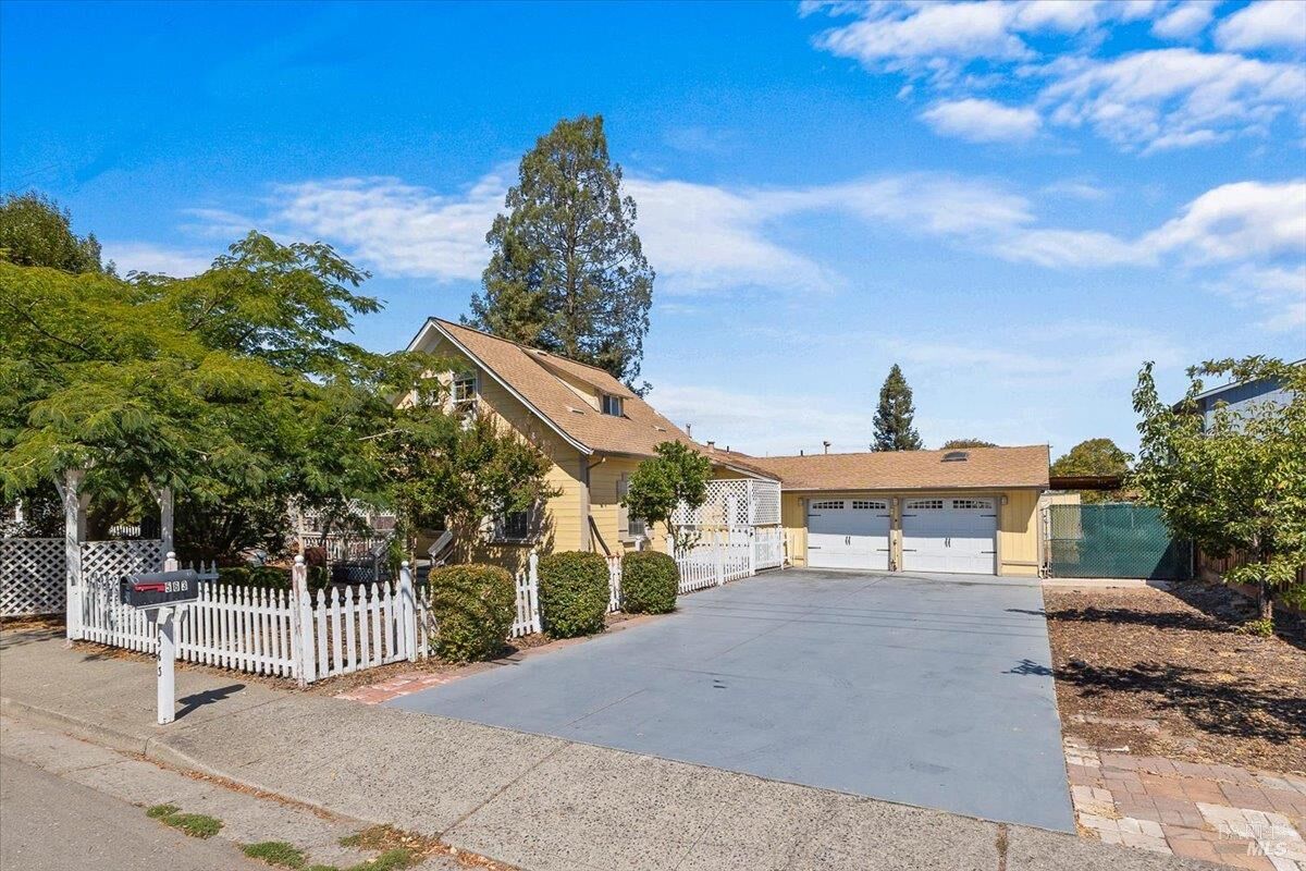 Property Photo:  563 Windsor River Road  CA 95492 
