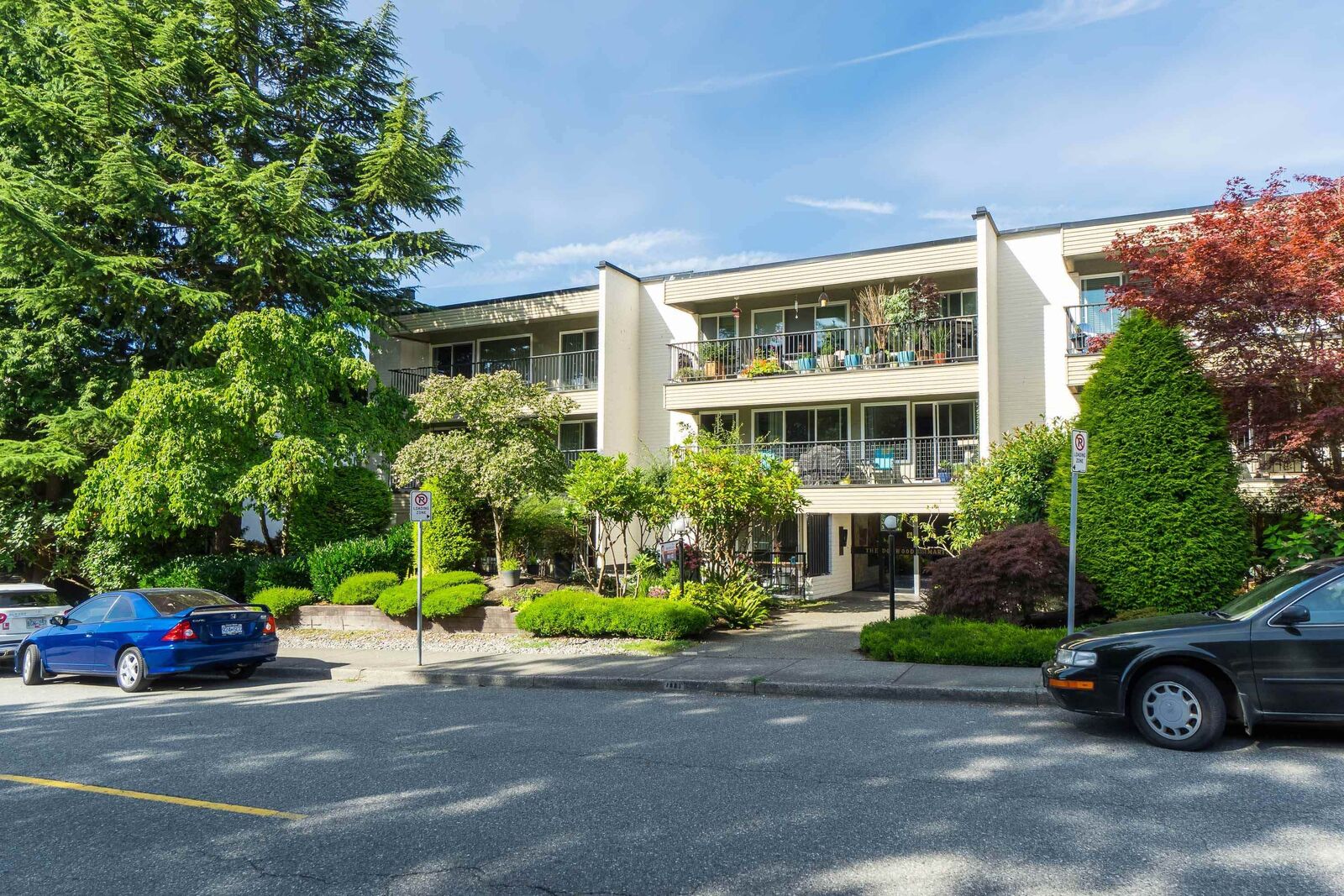 Property Photo: 1351 Martin Street #304 BC V4B 3W6