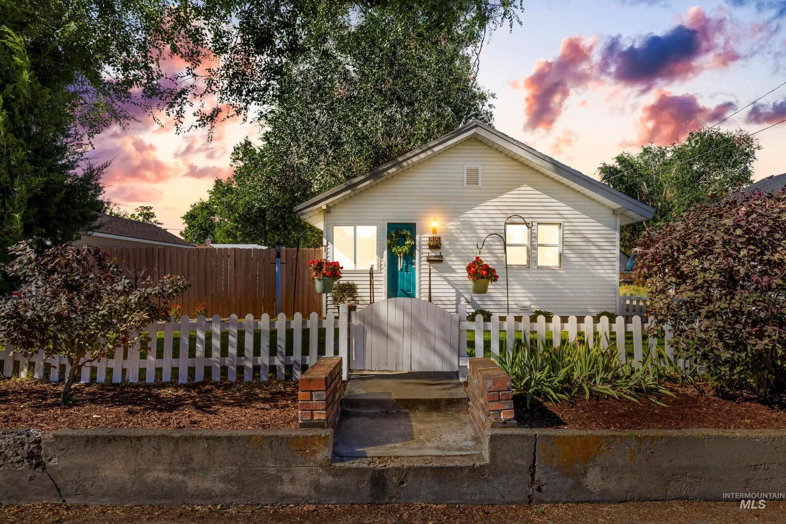 Property Photo:  815 S 8th St.  ID 83651 