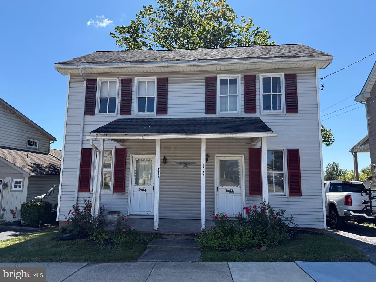 Property Photo: 303 W Main Street PA 17581