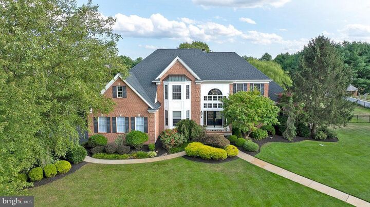 Property Photo:  11 Victoria Court  NJ 08514 