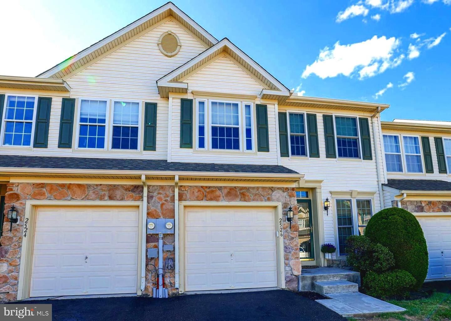 Property Photo:  2526 Peachtree Drive  PA 18944 