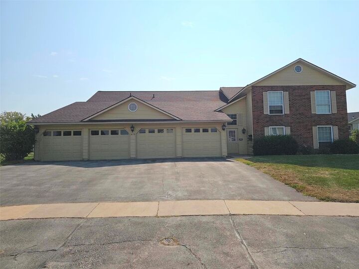 4113 Lexington Court NE C  Cedar Rapids IA 52402 photo