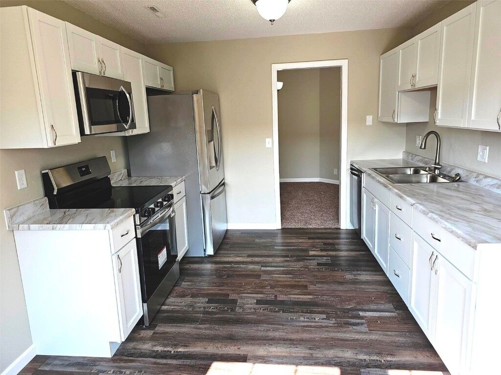 Property Photo:  4113 Lexington Court NE C  IA 52402 