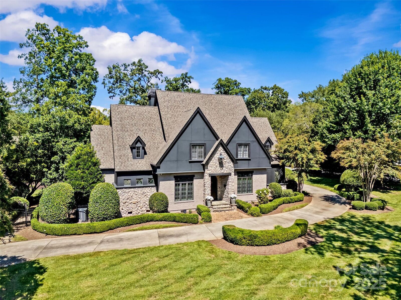 Property Photo:  2130 Ferncliff Road  NC 28211 
