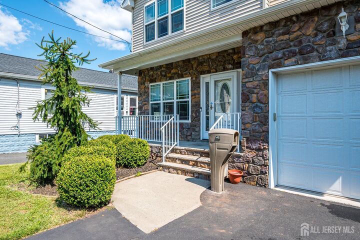 Property Photo:  54 Hillcrest Avenue  NJ 08830 