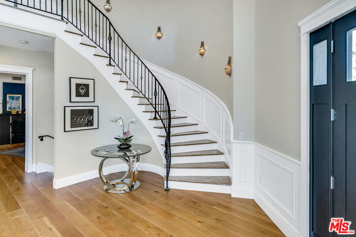 Property Photo:  19633 Wells Dr  CA 91356 