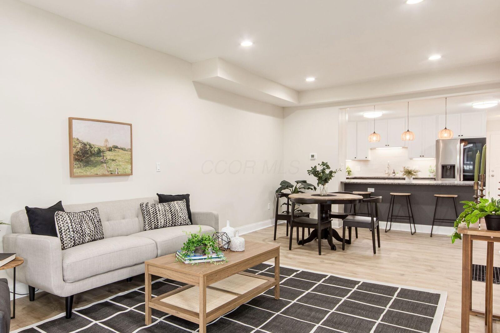 Property Photo:  1374 S 5th Street  OH 43207 