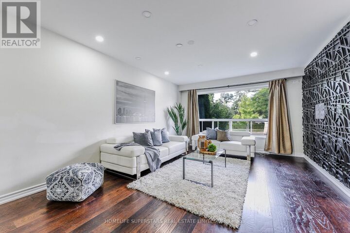 Property Photo:  3 Lightwood Drive  ON M9V 2Z1 