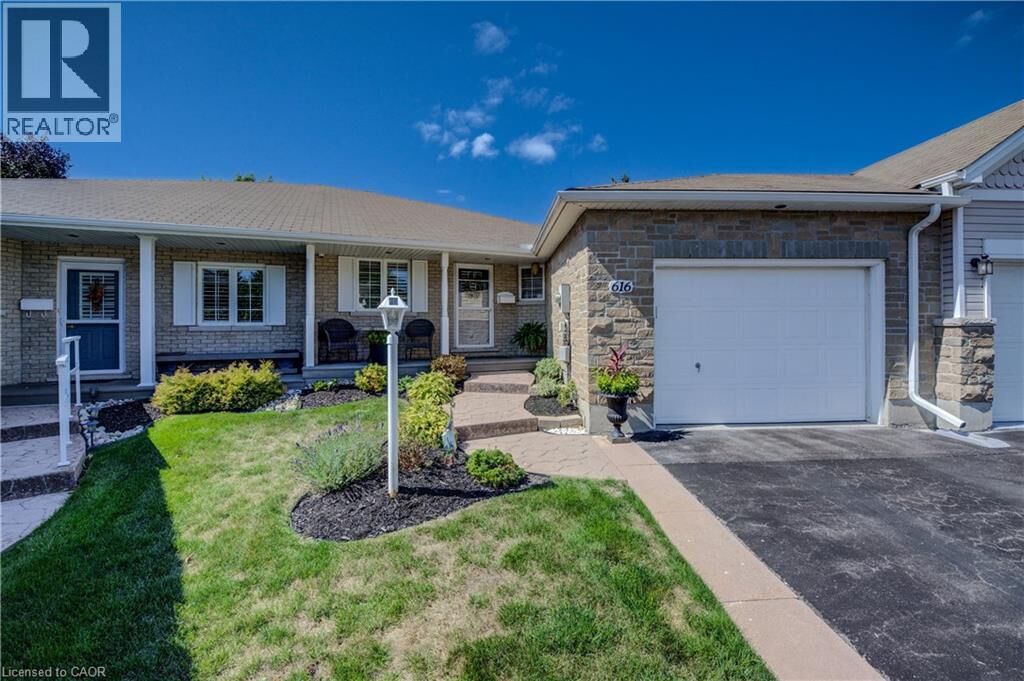 Property Photo: 616 Spinnaker Crescent ON N2K 4A5