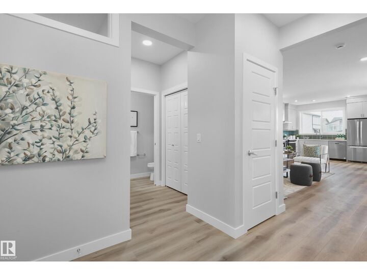 Property Photo: 811 Rowan Cl SW AB T6X 3J4