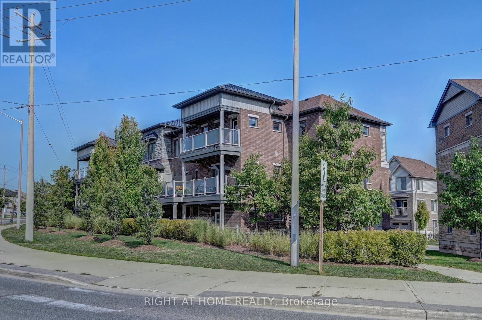 Photo de la propriété:  1102 Fairway Road North B  ON N2A 0J3 