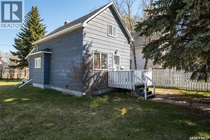 Property Photo:  426 10th Street E  SK S6V 0Z4 