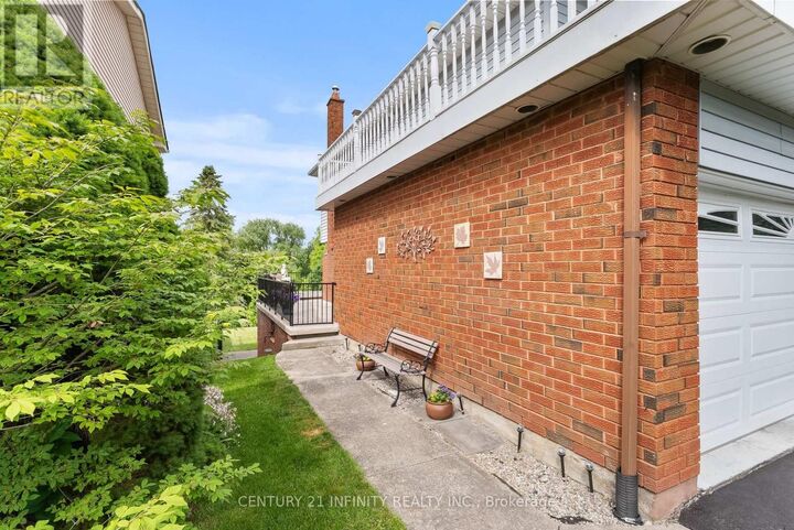Property Photo:  104 Frost Drive  ON L1P 1C9 