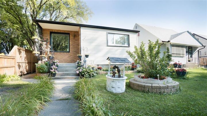 Property Photo: 501 Minnigaffe Street MB R2X 1Z7