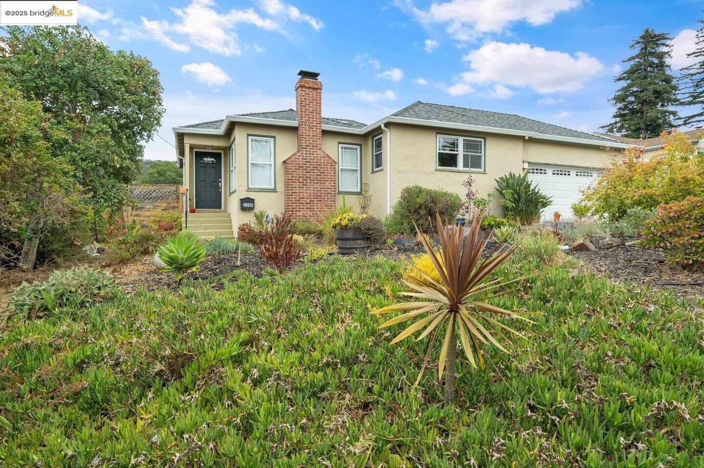 Property Photo:  3300 Columbian Drive  CA 94605 