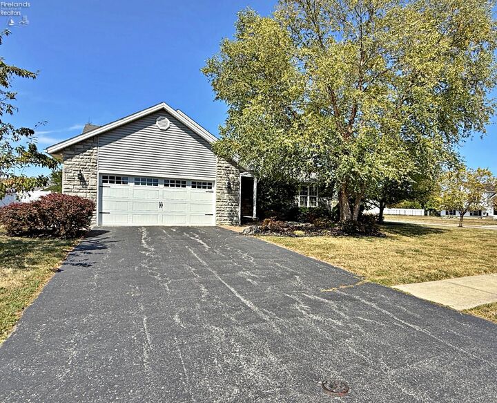 Property Photo:  1000 Tarra Oaks  OH 45840 