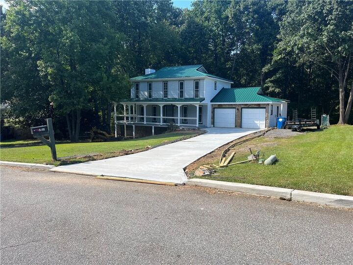 Property Photo:  1133 Willow Trace  GA 30017 