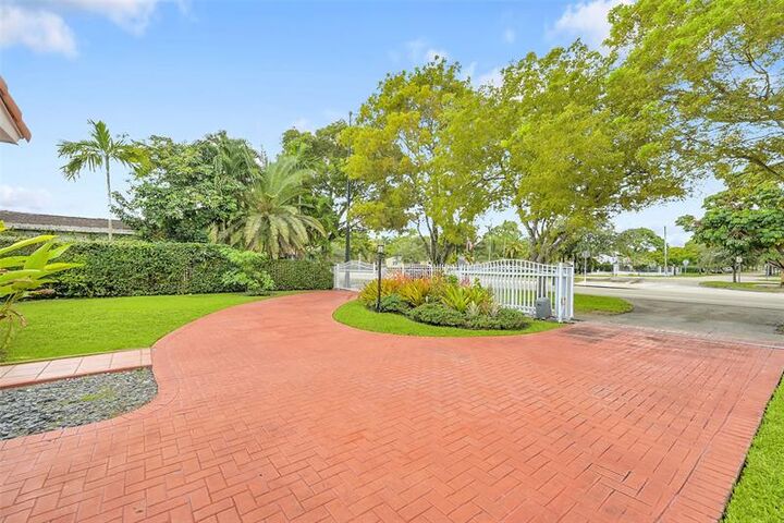 Property Photo:  1401 Red Rd  FL 33144 