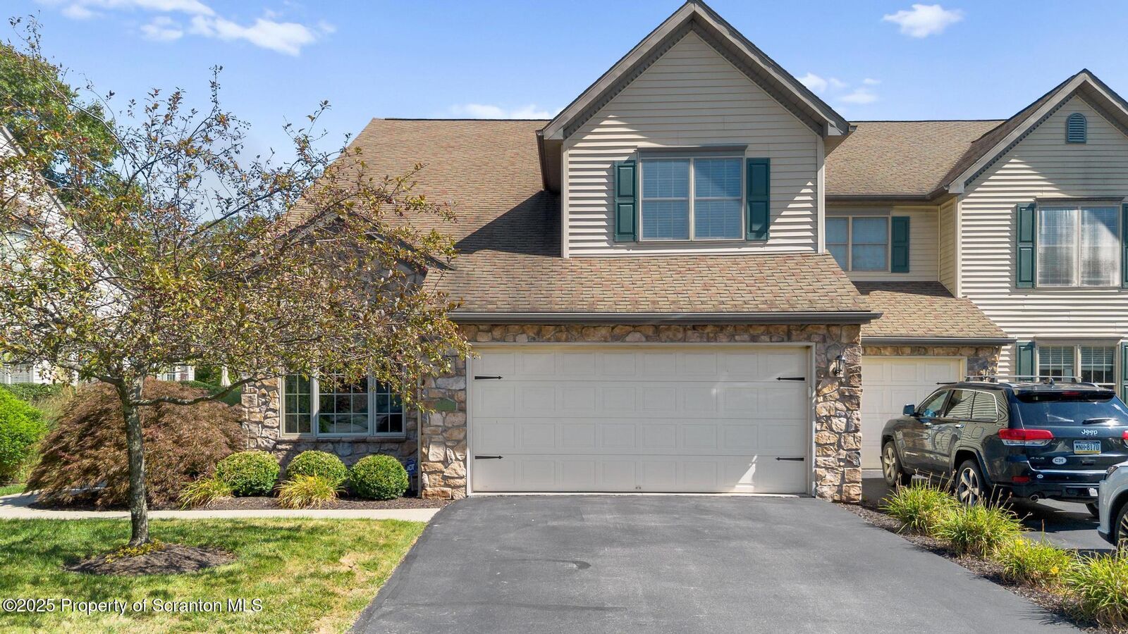 Property Photo:  72 Hedge Row Run Unit 72  PA 18411 