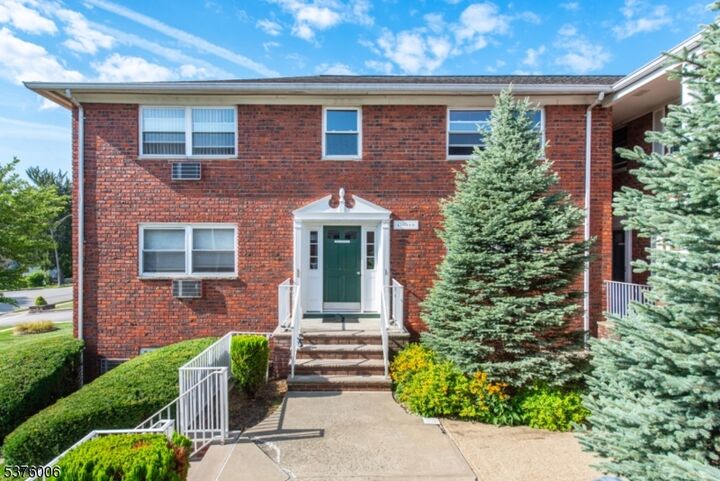Property Photo: 197 N Beverwyck Rd NJ 07034