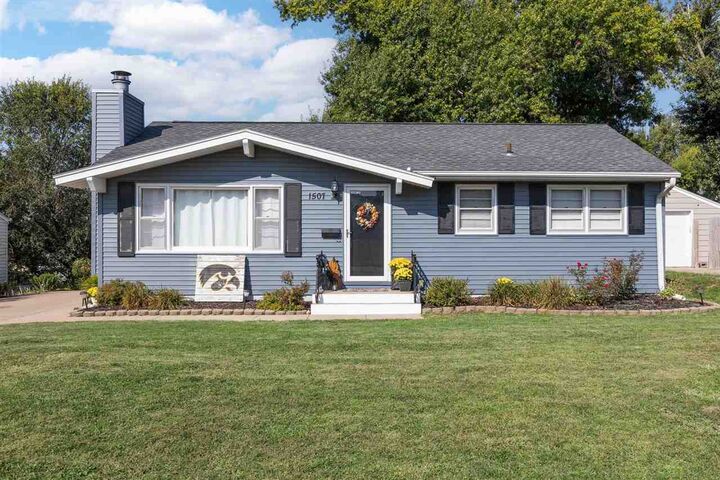 Property Photo:  1507 26th St SE  IA 52403 
