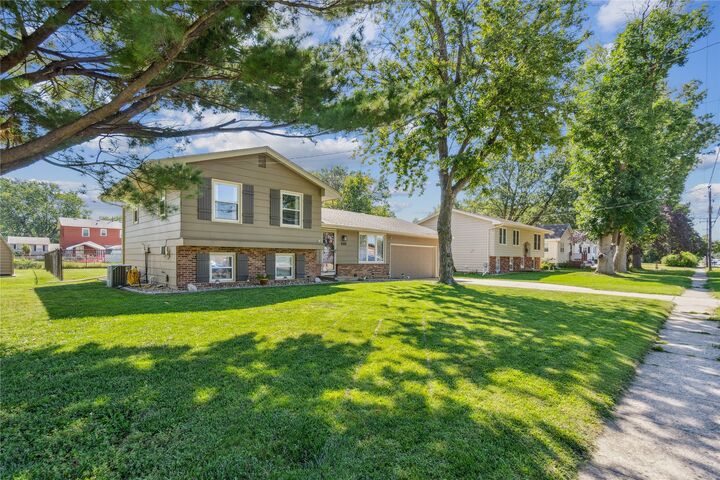 Property Photo:  4309 70th Street  IA 50322 