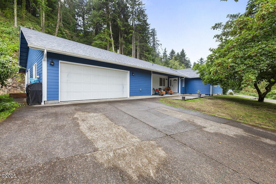 Property Photo: 2525 NE Big Creek Road OR 97365