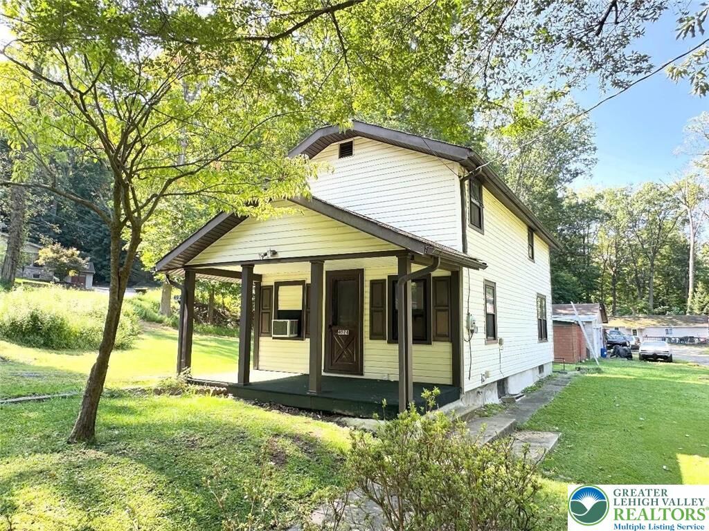 Property Photo:  4024 S 2nd Street  PA 18049 