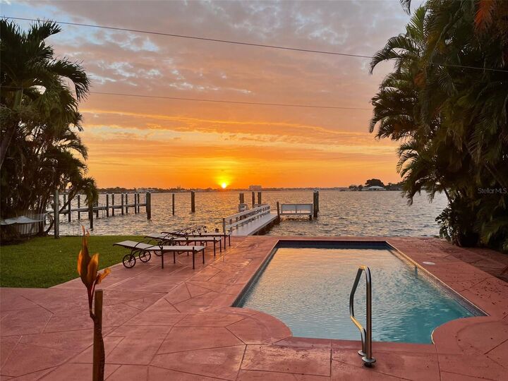 Property Photo:  7121 Bay Street  FL 33706 