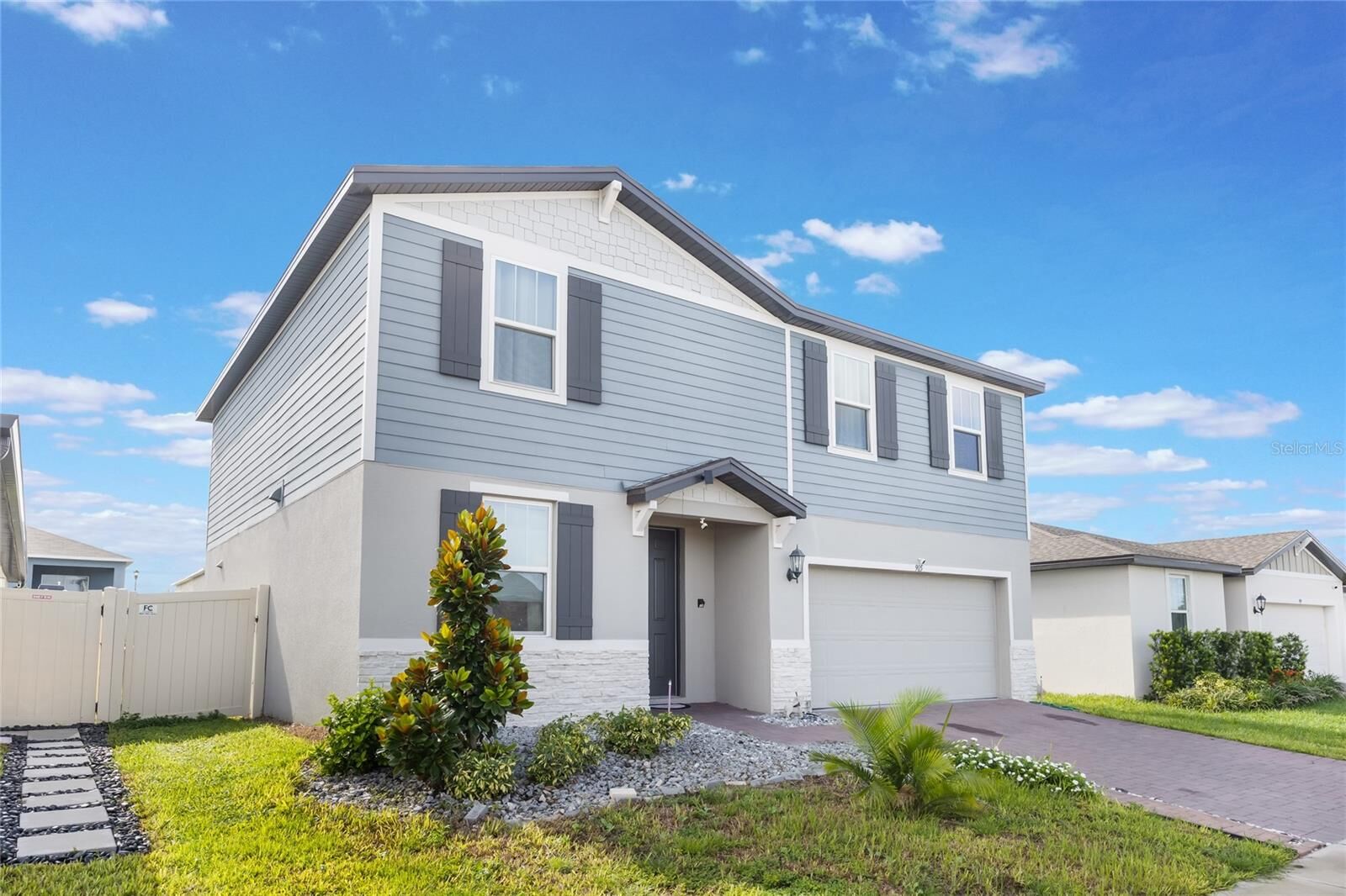 Property Photo:  905 Cambridge Drive  FL 33881 