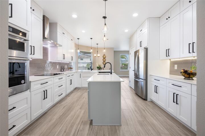 Property Photo:  5208 Phillips Oaks Lane  FL 32812 