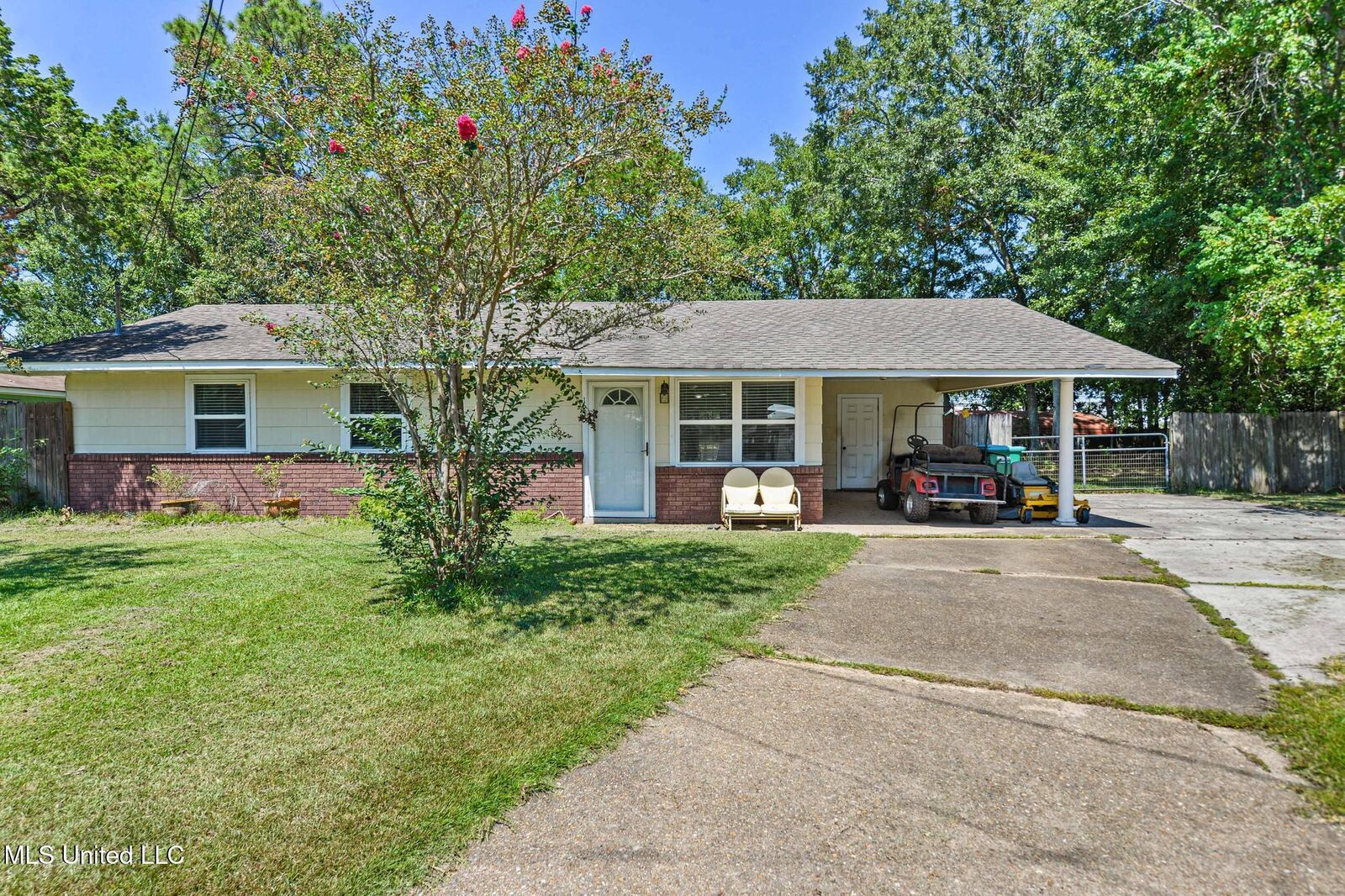 Property Photo:  121 Roberts Circle  MS 39564 