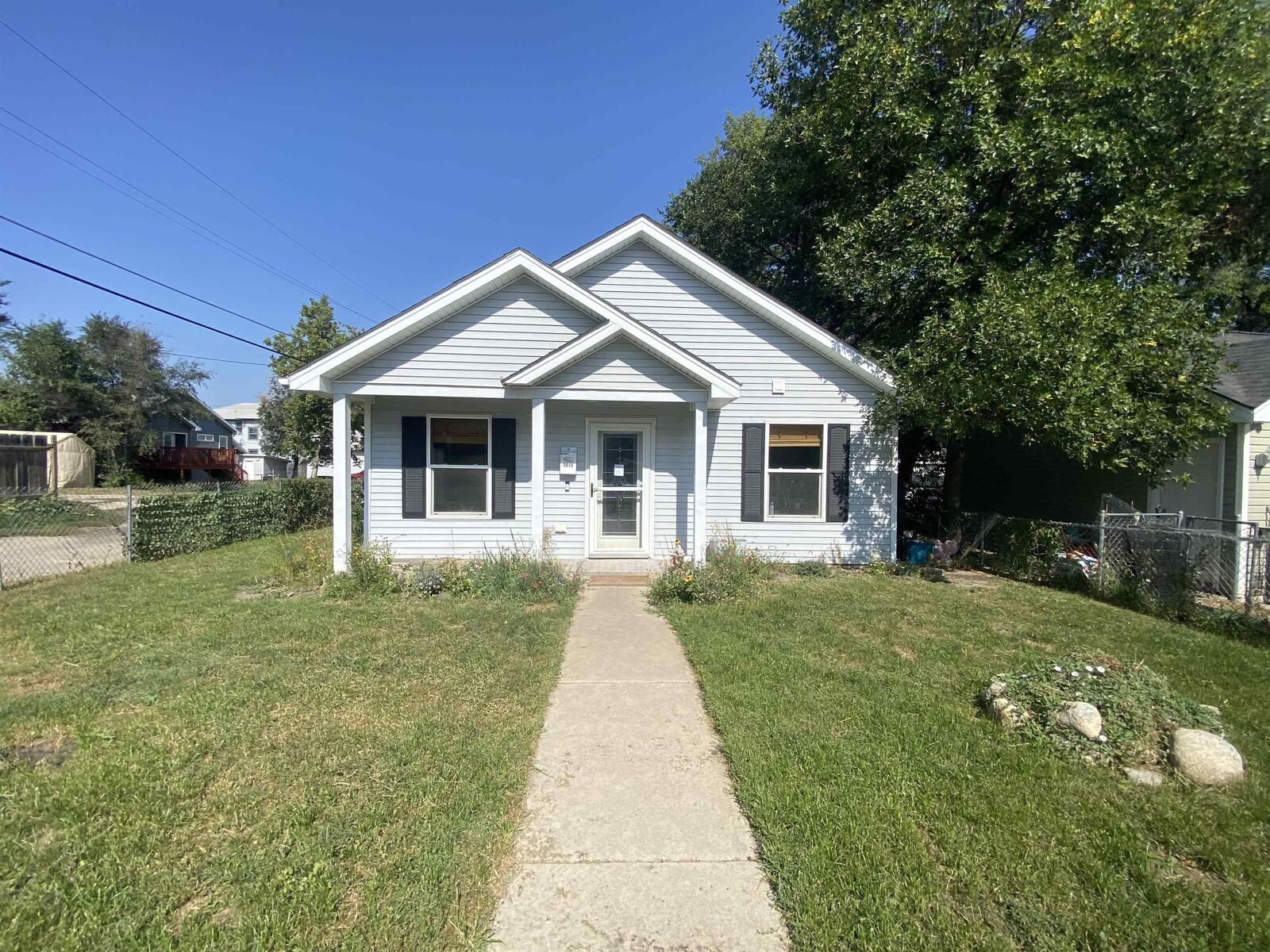 Property Photo:  1015 5th Ave SE  ND 58701 