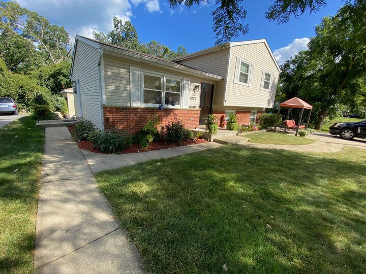 Property Photo:  1927 Dugdale Road  IL 60064 