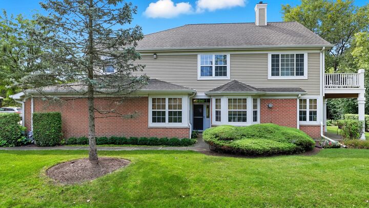 Property Photo:  2550 Camberley Circle 5-810  IL 60154 