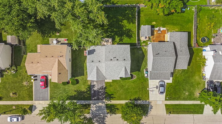 Property Photo: 104 Parkwood Drive IL 60107