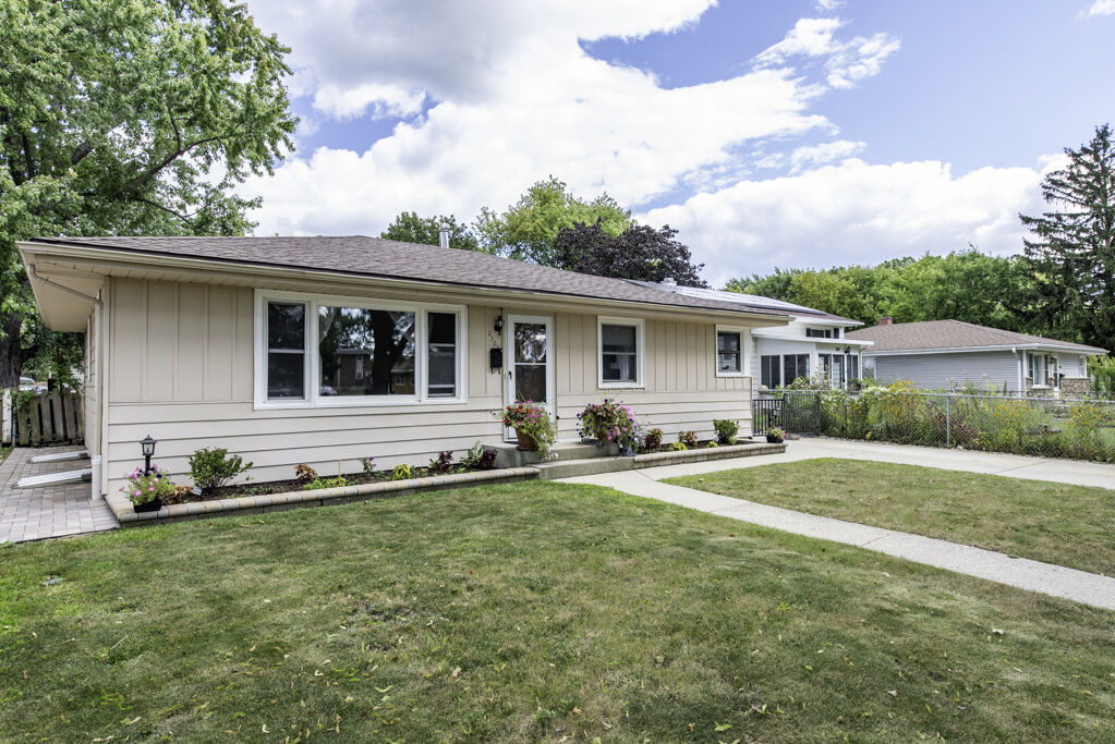 Property Photo:  2305 Joppa Avenue  IL 60099