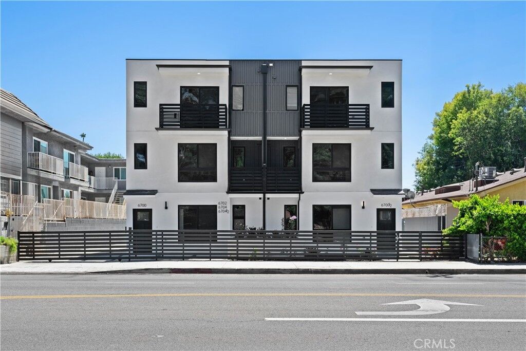 Property Photo: 6704 Kester Avenue CA 91405
