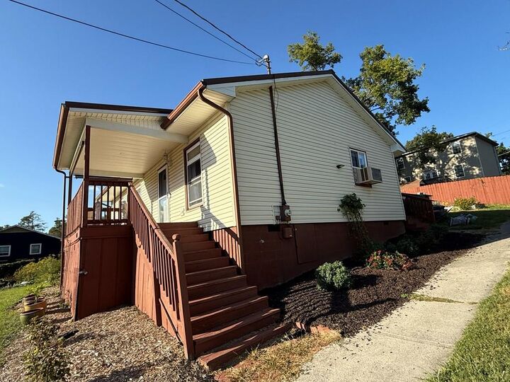 Property Photo:  400 Lower Pine  WV 24740 