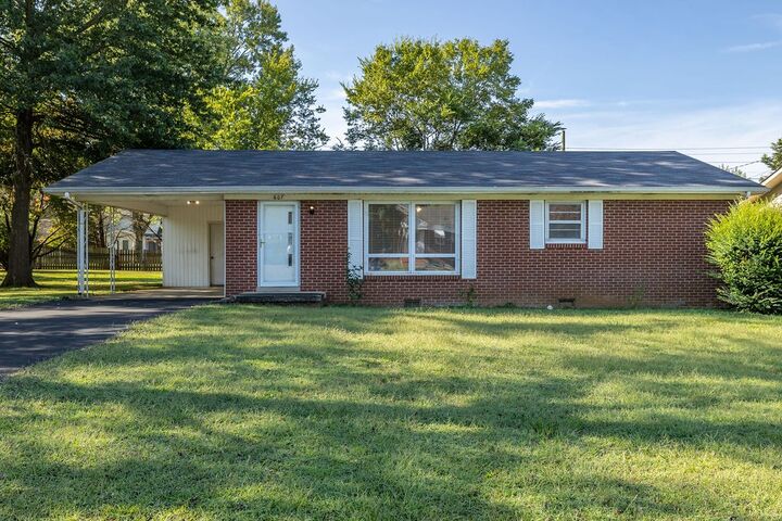 Property Photo:  607 2nd St  TN 38464 