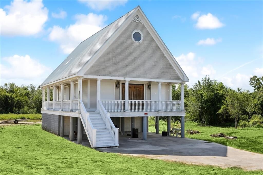 Property Photo: 137 Battistella Road LA 70041