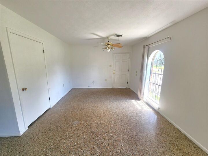 Property Photo: 112 Gravolet Street A LA 70037