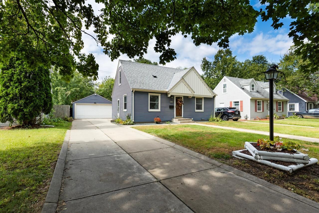 Property Photo: 2620 Kentucky Avenue S MN 55426